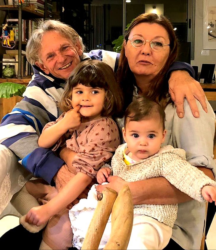 יואל עם רעייתו דינה והנכדות תום ורני. קרדיט - צילום פרטי