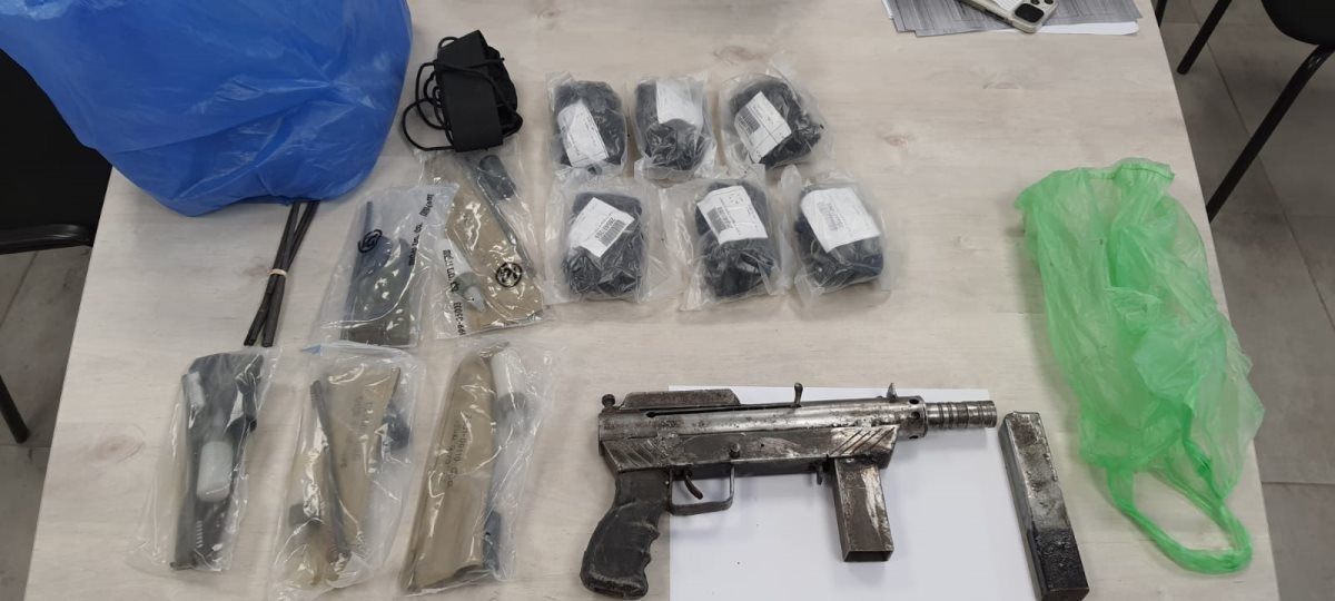 חלק מהממצאים שנתפסו בפשיטה. קרדיט - דוברות מרחב נגב