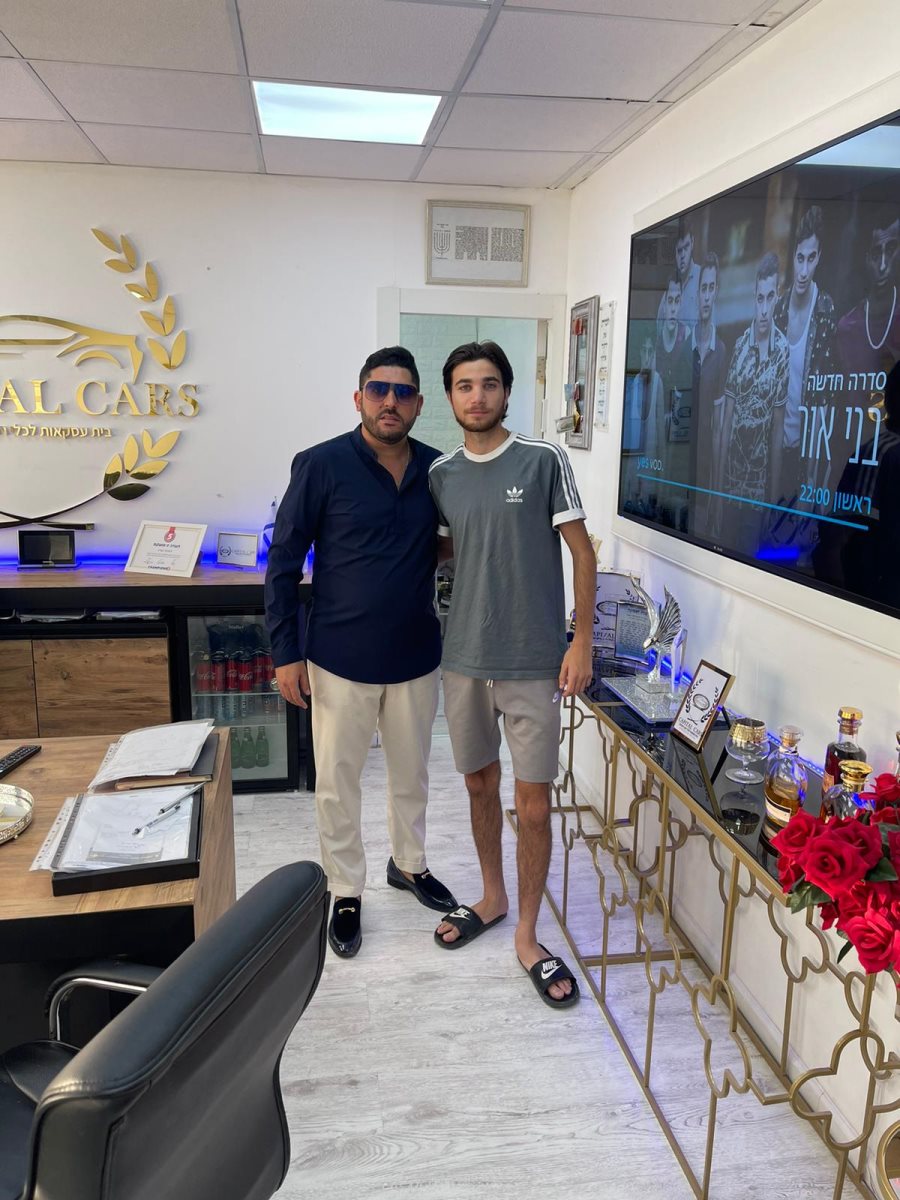 במשרד של אדם. צילום: פרטי