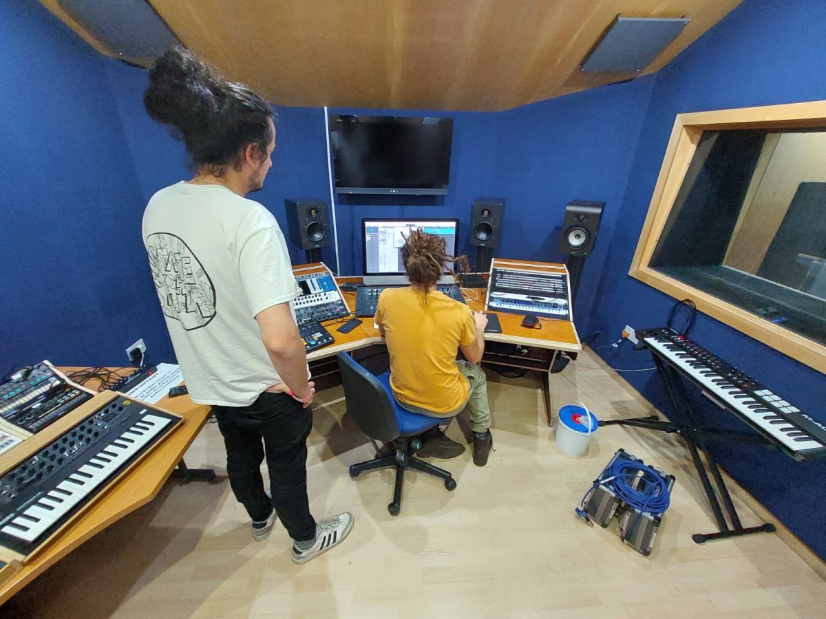 יאסנו בזמן עוד הפקה. קרדיט - צילום פרטי