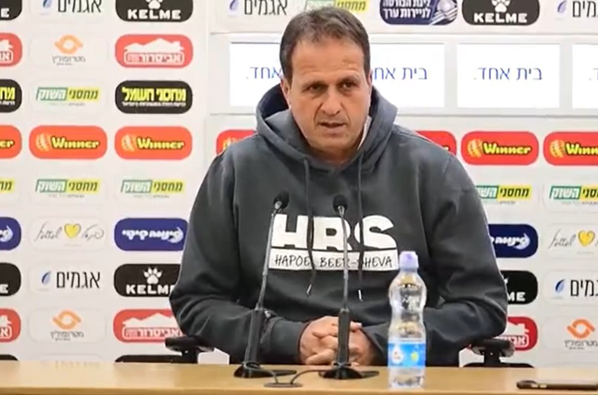 "לא אחראי לפרסומים". קרדיט - הפועל "מחסני השוק" באר שבע