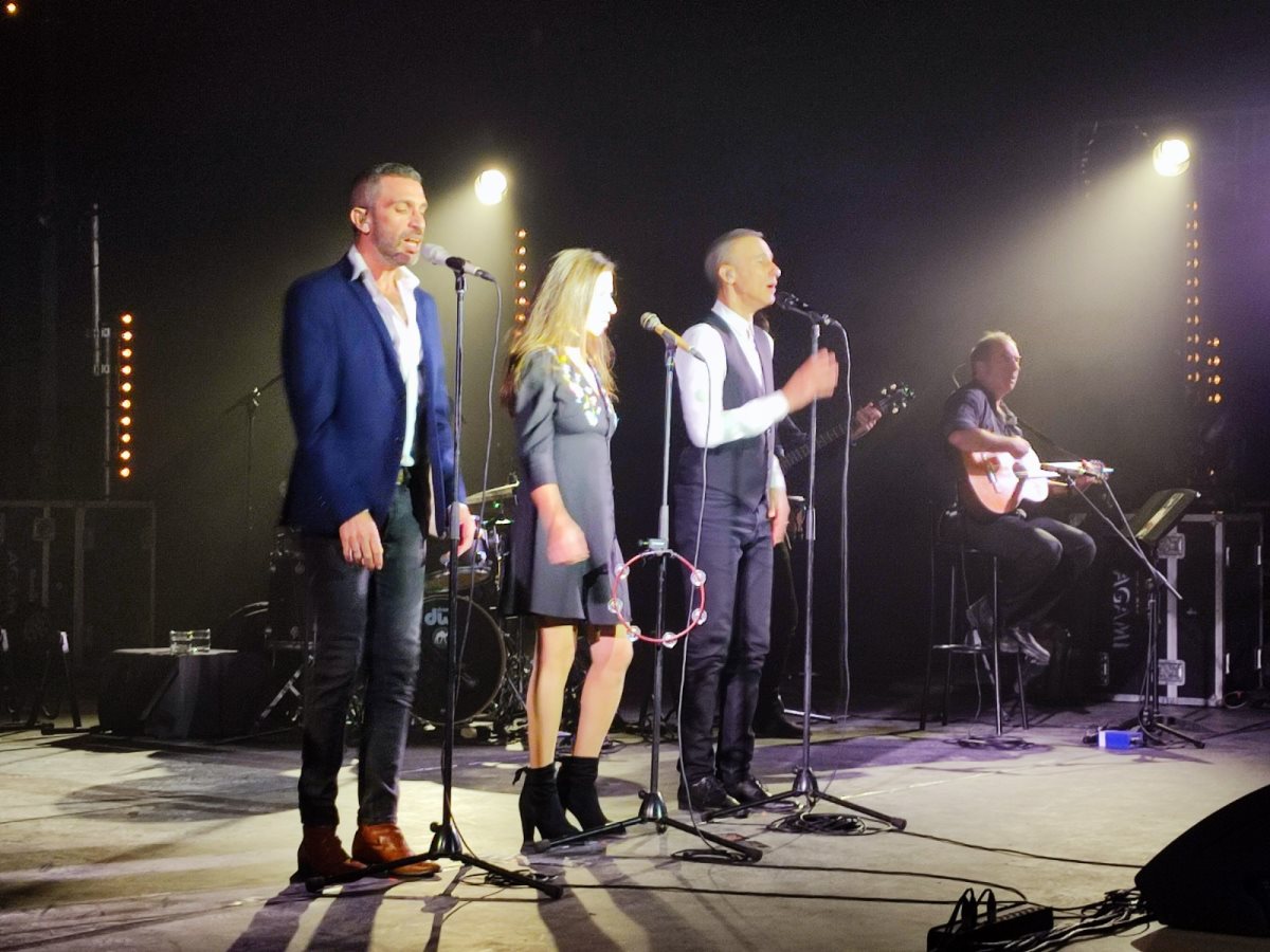 מופע מחווה לחלונות הגבוהים. קרדיט - צביקה טוכטרמן 