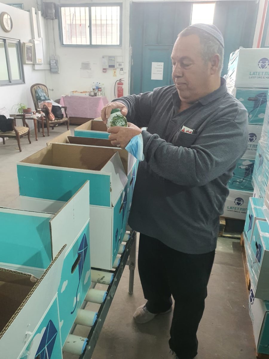 מנהל הסניף, שמואל סעדון. קרדיט - קרן אוחיון