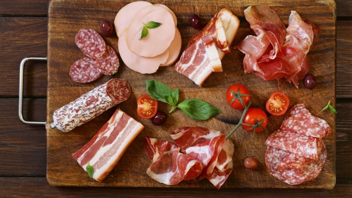 "לפעמים מרכיבים מארזי נקניקים" | תמונה: CANVA