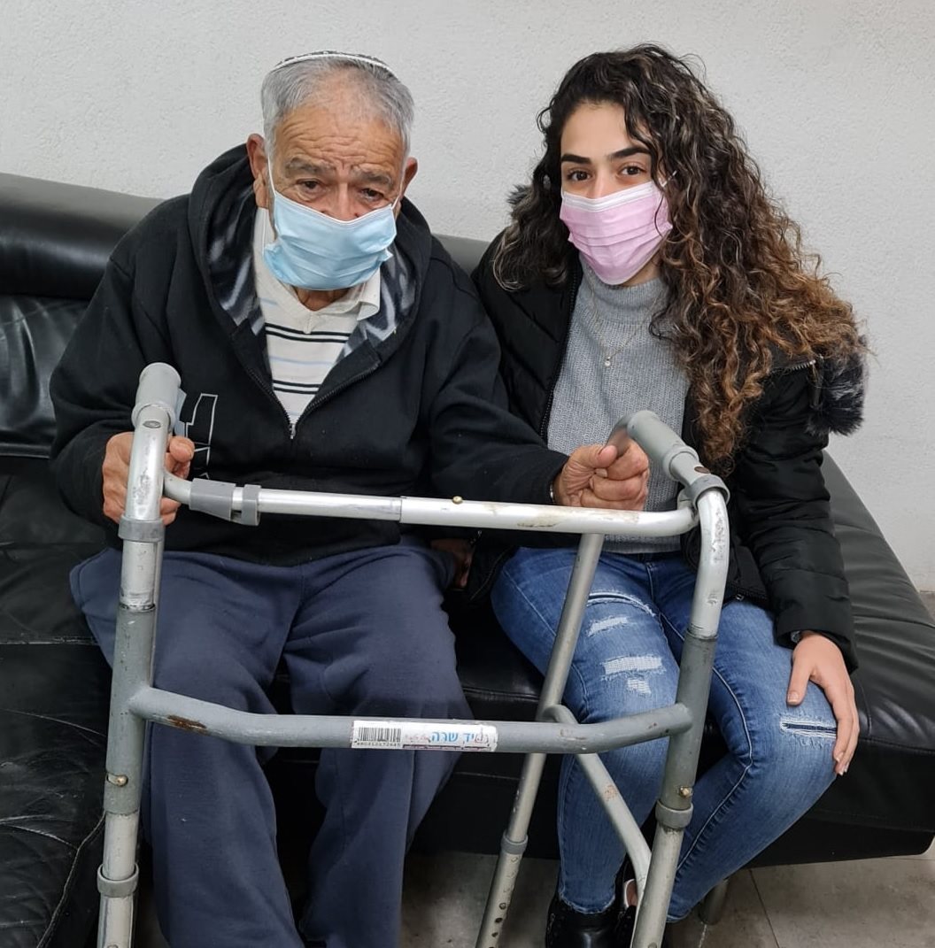 ימית סעדה, סטודנטית להנדסת מכונות ב-SCE וסבא בנימין בן ה83 