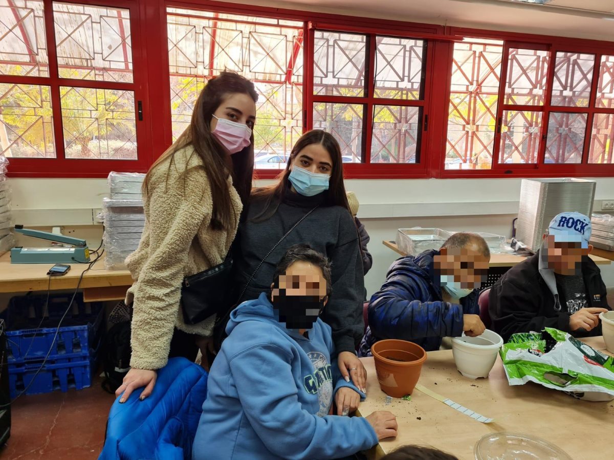 צעירות משנות עולם בדימונה | צילום: באדיבות עמותת יחדיו 