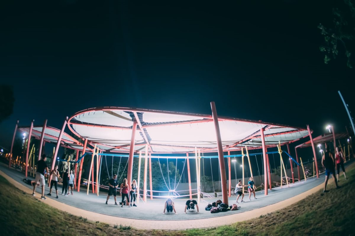 קרדיט roman valiev