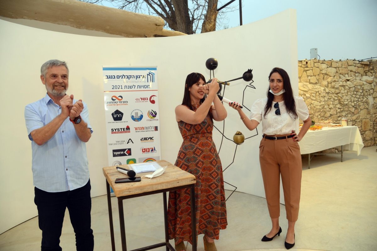 שרים גם בשפת הסימנים צביקה ליבנה והזמרת מילי נווה. קרדיט דודו גרינשפן