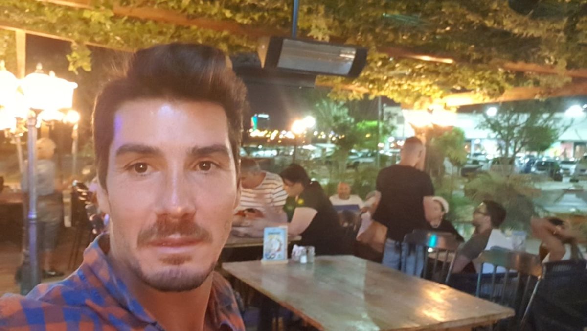 אלעזר לביא בקפה לביא. צילום באדיבות קפה לביא