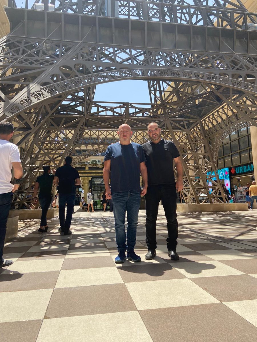 אסי אביב עם הראל ויזל מנכ"ל קבוצת פוקס, צילום פרטי