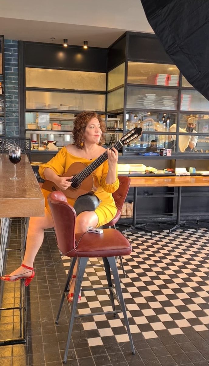 ליאת כהן במסעדת ויוינו. קרדיט מאיה וינינגר