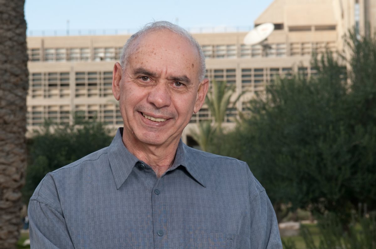 פרופ' יהודה גרדוס. צילום: דני מכליס, אוניברסיטת בן-גוריון בנגב