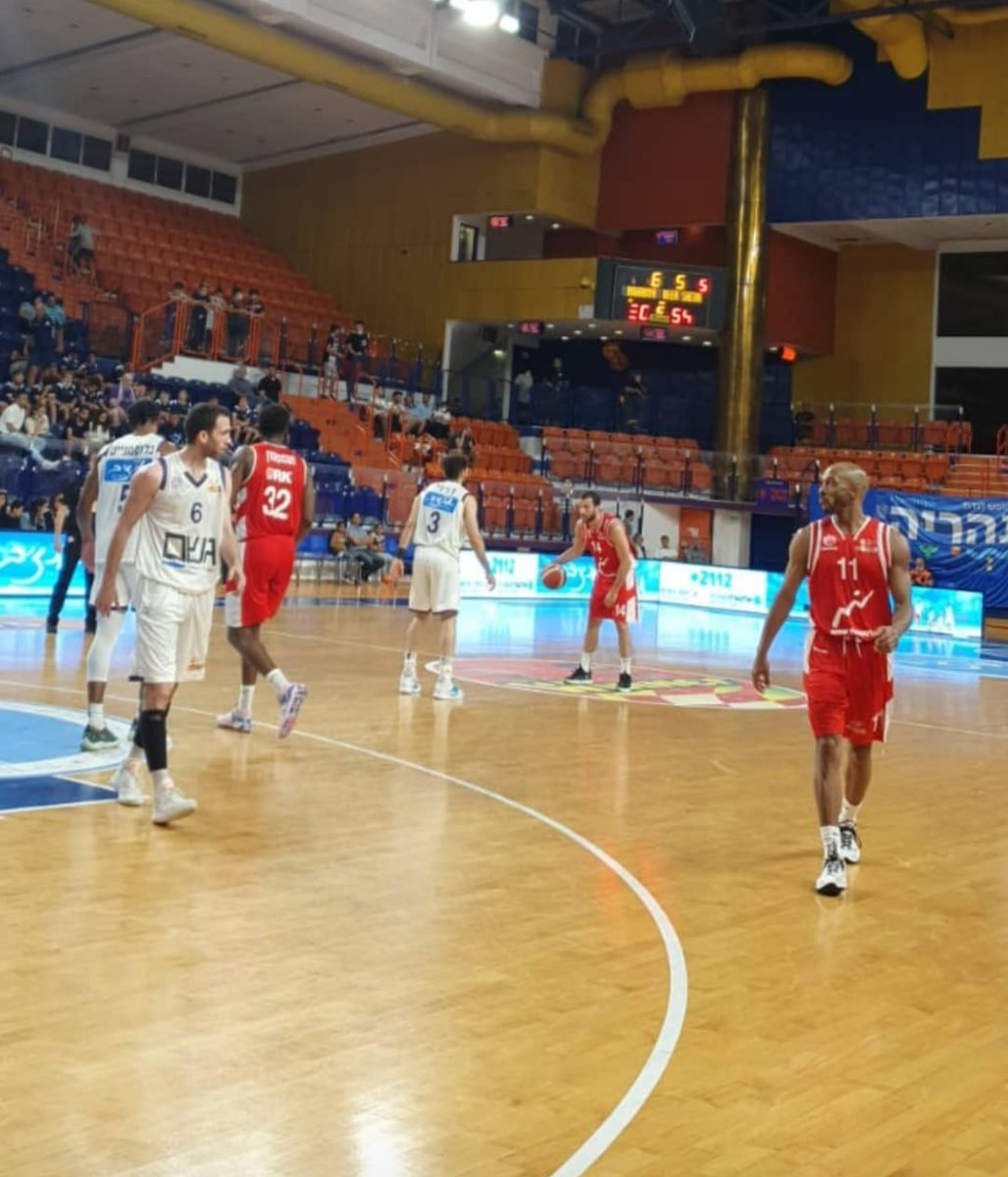 באדיבות הפועל "אלטשולר שחם" באר שבע בכדורסל