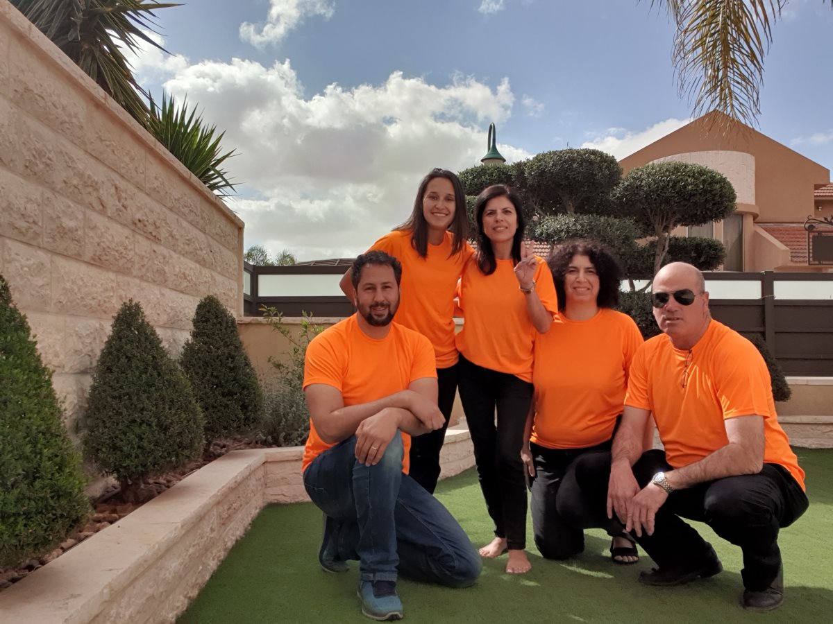 הסטודנטים הזוכים עם פרויקט 'הסיירת הכתומה'