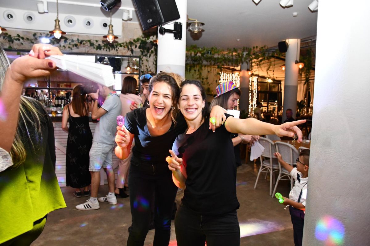 קרדיט אלי שמעון 