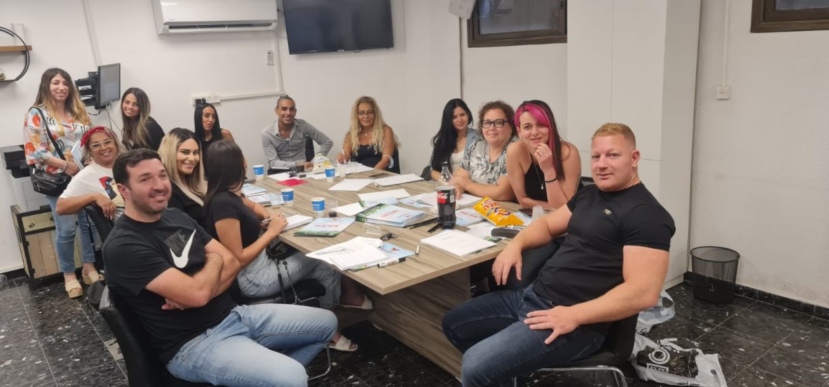 האנשים שמאחורי העשייה