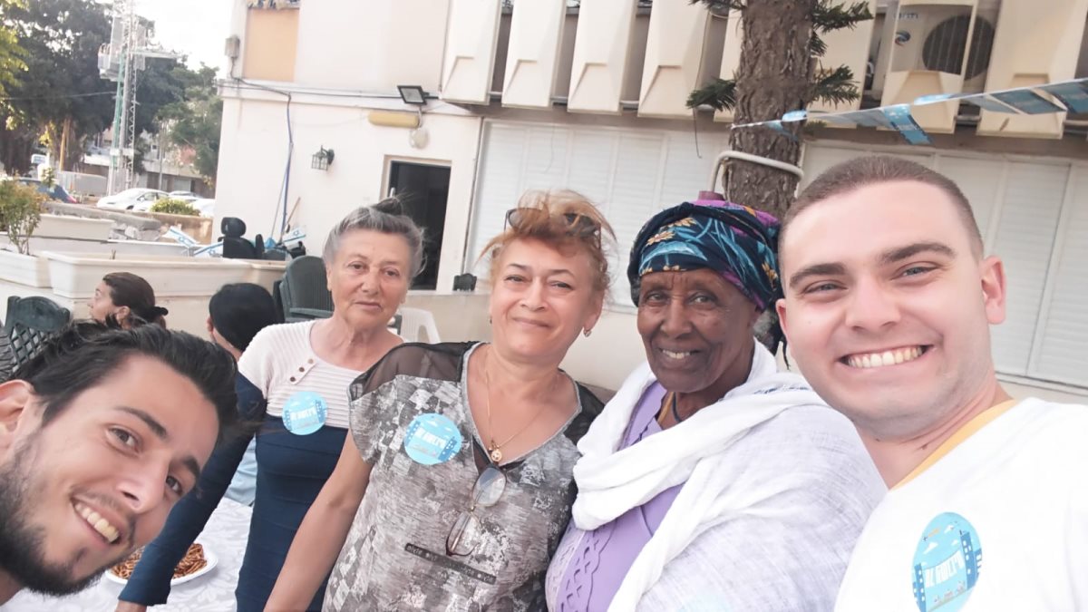 באדיבות ארץעיר