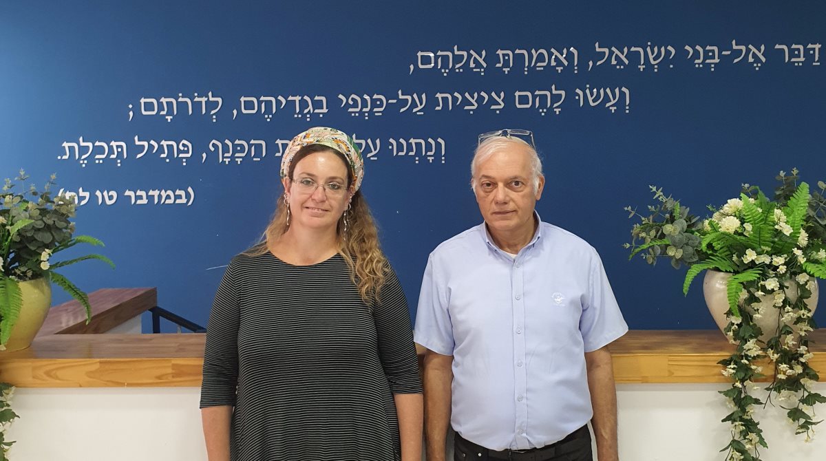 ציפי הרפנס בביקור במשכן התכלת