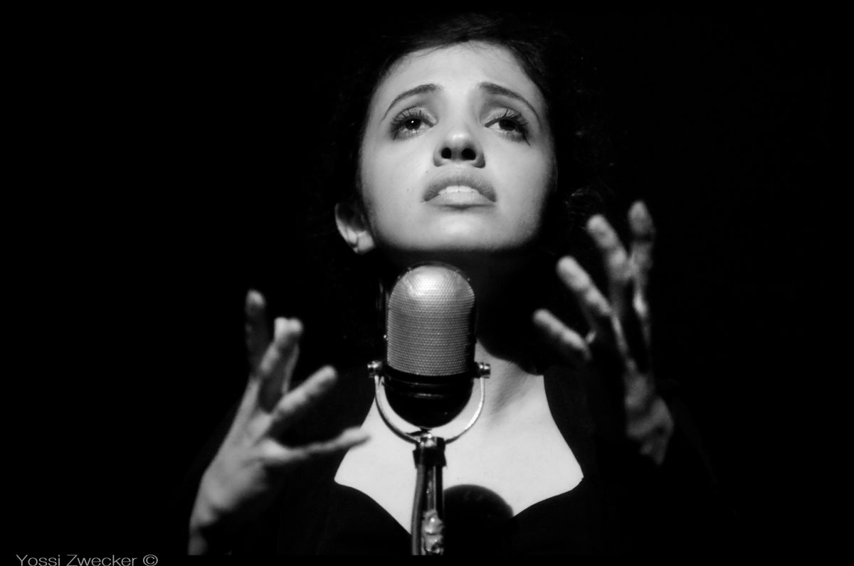 יונית טובי בתפקיד פיאף. צילם: יוסי צבקר 