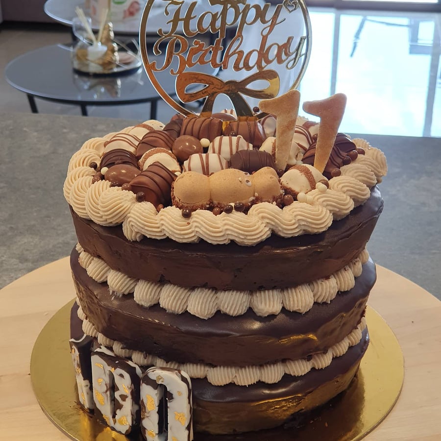 עוגת שכבות שוקולד ליום הולדת