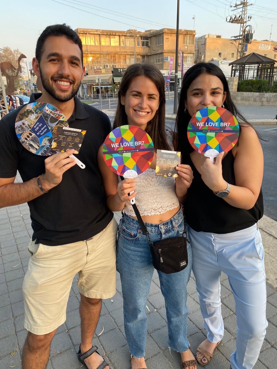 טעימות בט"ו באב. קרדיט אלבום פרטי