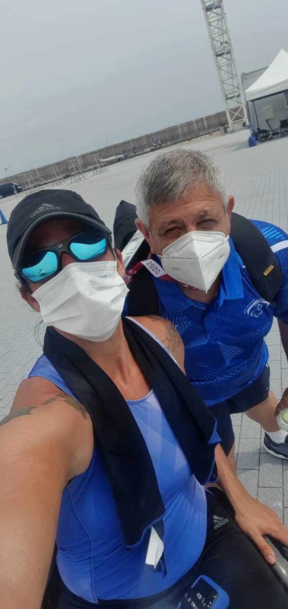 עם החותרת מורן סמואל זוכת מדליית הארד בריו והדגלנית בטקס הפתיחה הערב. קרדיט - צילום פרטי