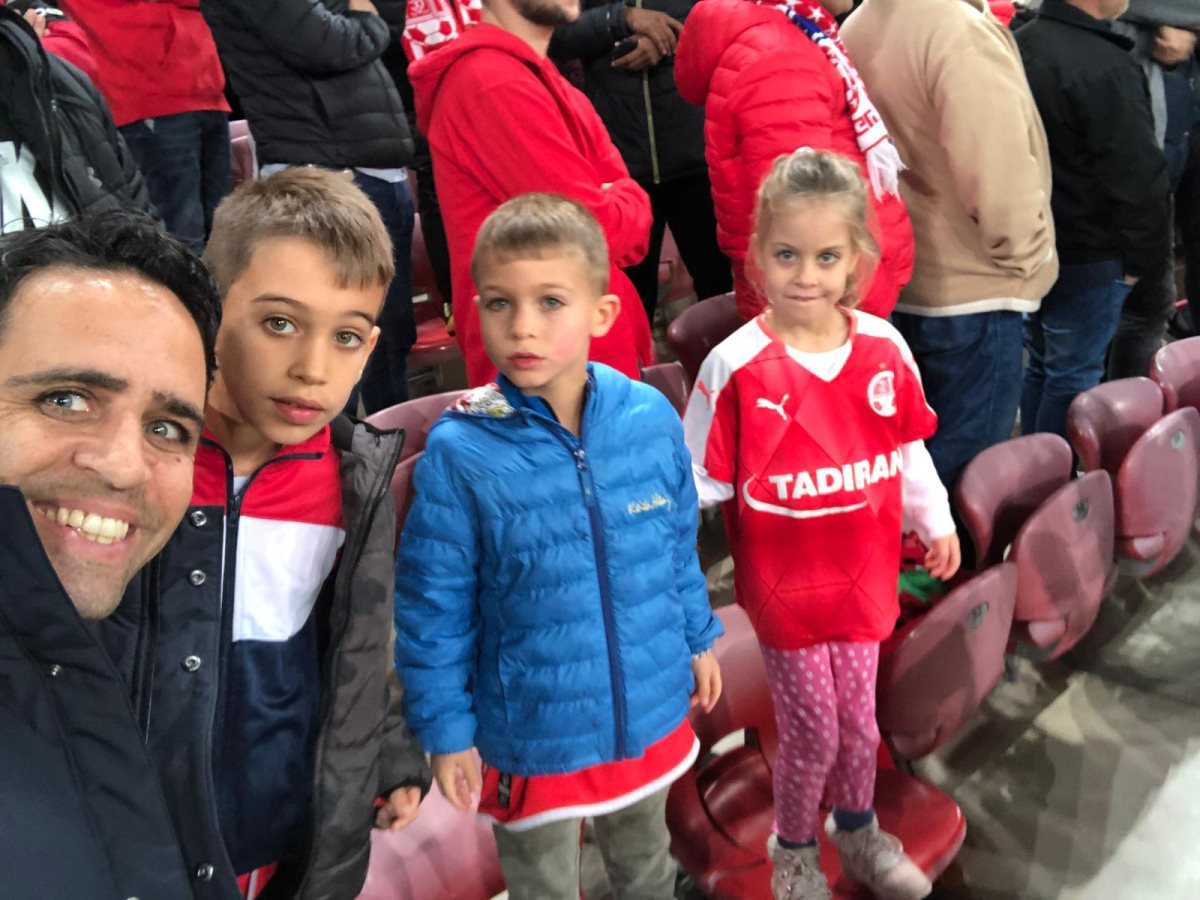 "מועדון-משפחה-בית", אלמוג בוקר והמשפחה בטרנר. קרדיט - צילום פרטי