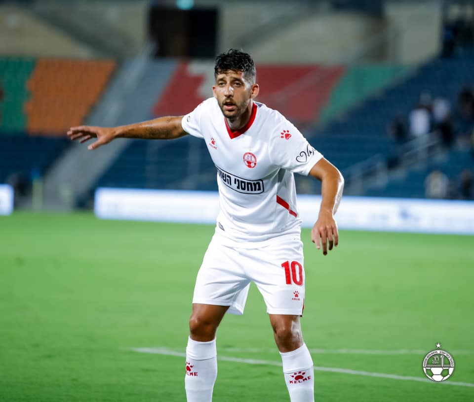 ייכנס לנעליו של ספורי?. קרדיט - הפועל "מחסני השוק" באר שבע