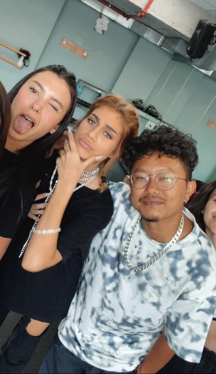 יחד עם אלה לי והכוריאגרף,  רפאל בנימין