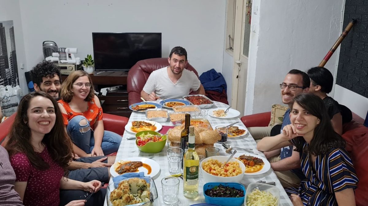 חברי תא ב"שאלה יחד בארוחת החג. קרדיט - צילום פרטי