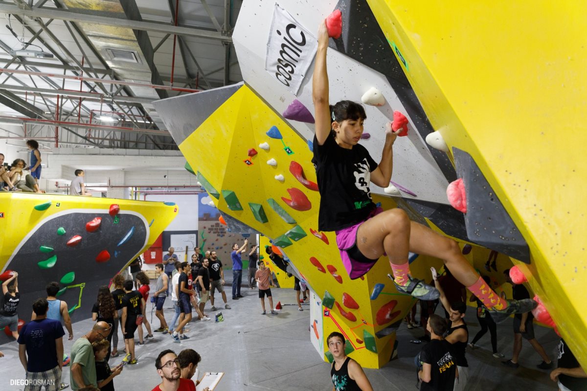 קיר טיפוס - צילום דיאגו מיטלברג