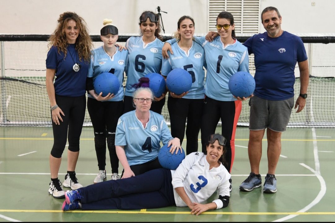 ורד (שמאלית ביותר) ורוני (ספרה 5), יחד עם שאר הנבחרת.קרדיט - יואב דודקביץ 