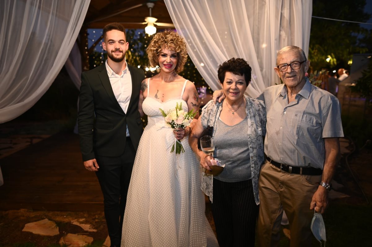 איציק, יחד עם בתו שירה ביום חתונתה, לפני כחודש. קרדיט - ברי חיון