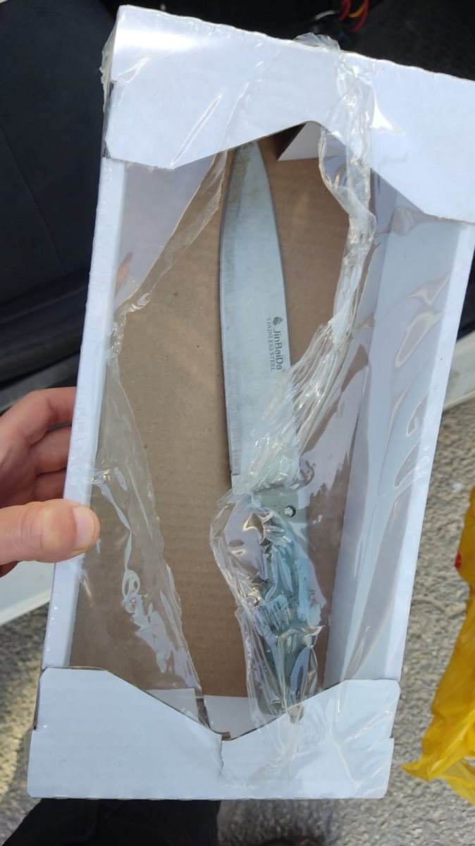 הסכין שנתפסה בידי החשוד. קרדיט - דוברות מרחב נגב