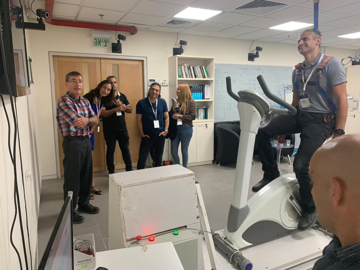 רוביק בביקור אחת ממעבדות האוניברסיטה. קרדיט - בן גוריון