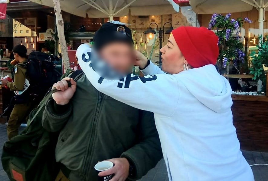 דואגים להם בכל ימות השנה. קרדיט - ציפורה חלפון