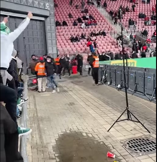 אוהדי חיפה בדרך ליציע הצפוני. קרדיט - תוכן גולשים (ע"פ סעיף 27א')