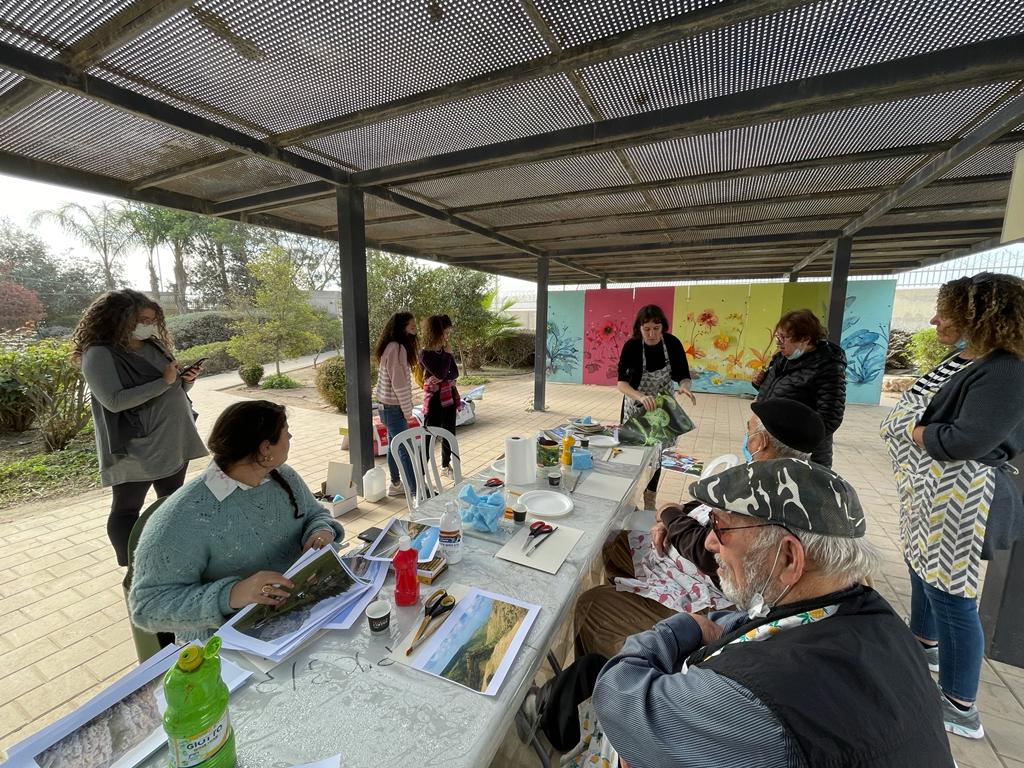 הסדנה 'מאיירים בנייר' ביום הקיימות בדודאים. קרדיט יח"צ