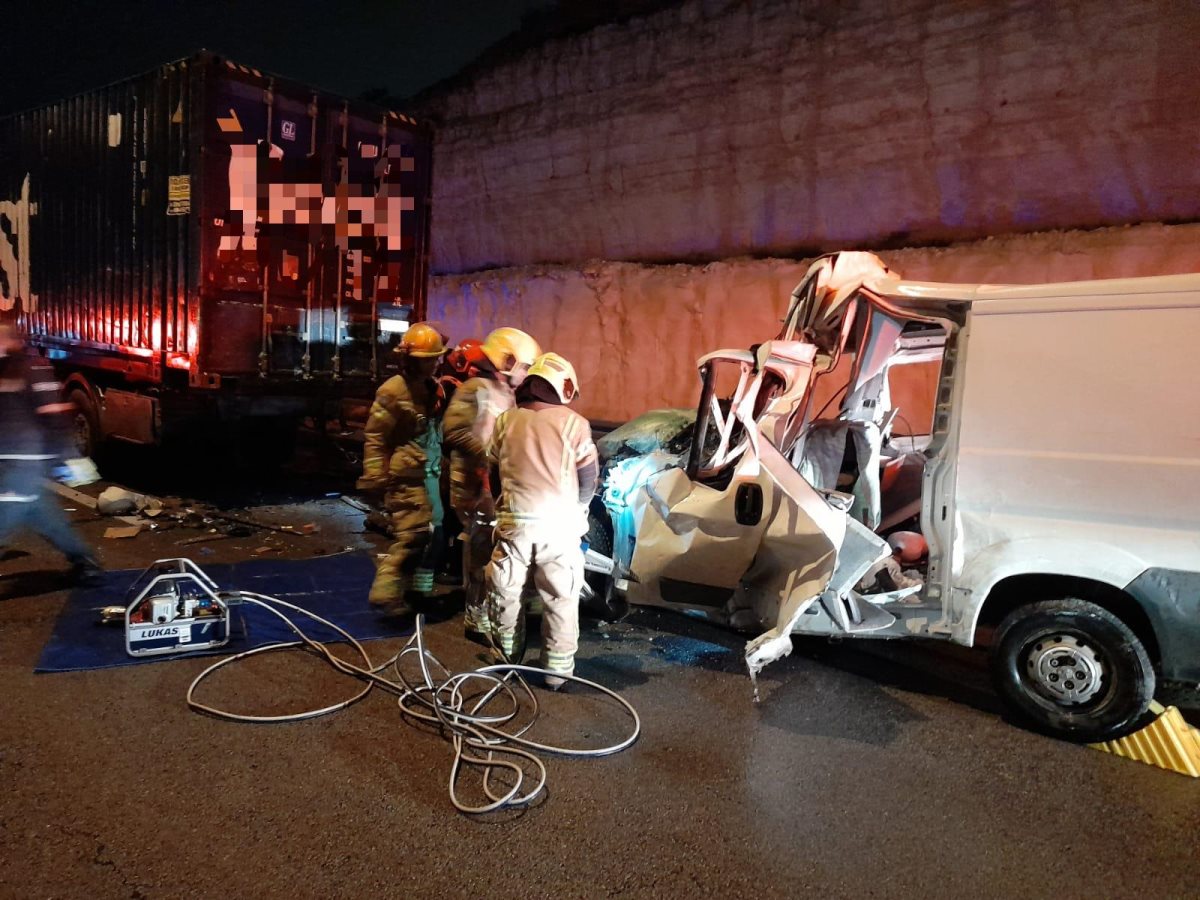 במהלך הניסיון לחלץ את הגבר הלכוד. קרדיט - כיבוי והצלה