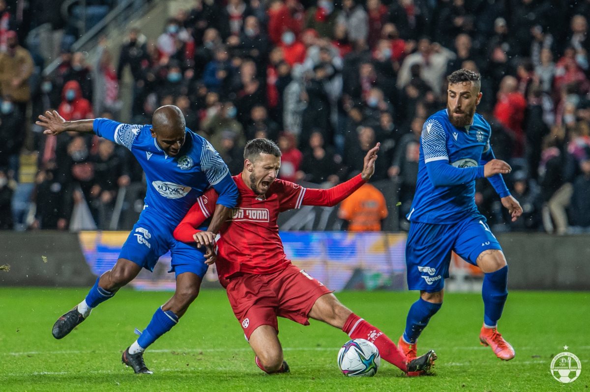 מקווים שהפציעה לא חמורה במיוחד. קרדיט - הפועל "מחסני השוק" באר שבע