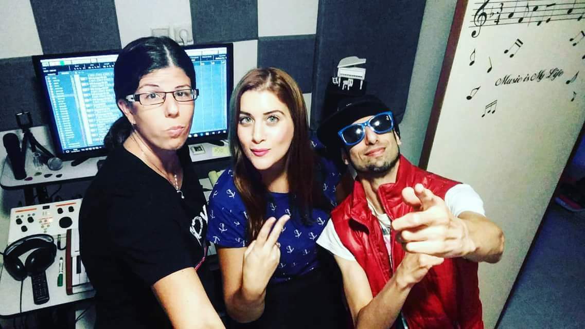 נהנים באולפן. צילום: פרטי