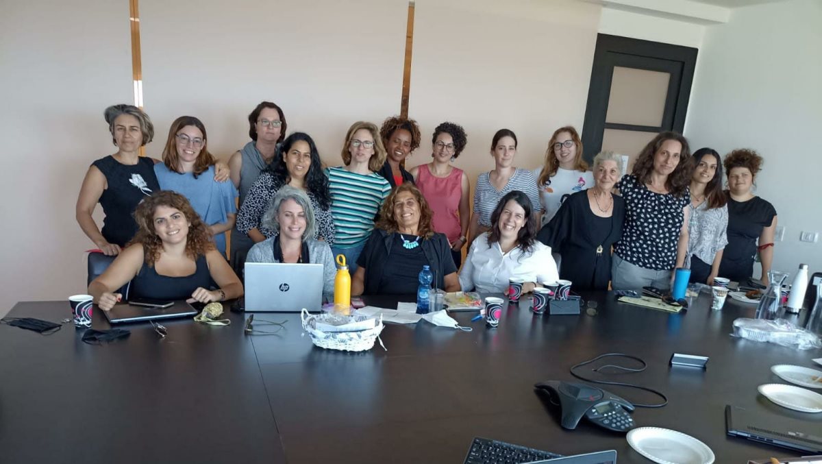 צוות והנהלת "איתך מעכי - משפטניות למען צדק חברתי". קרדיט - איתך מעכי