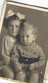 חנה ואחיה ברומניה. קרדיט - צילום פרטי