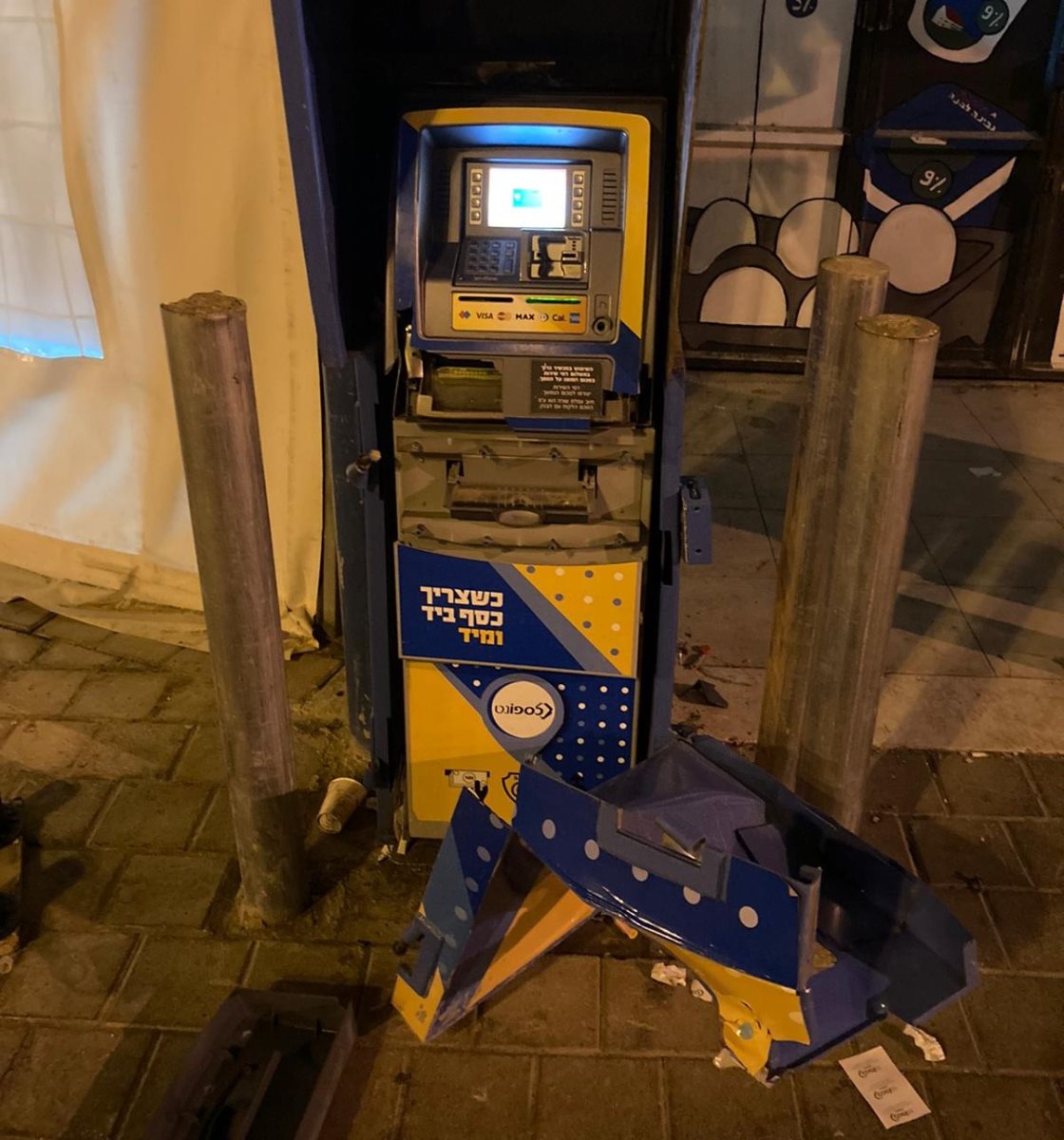 הכספומט אותו ניסו השודדים לעקור. קרדיט - דוברות מרחב נגב