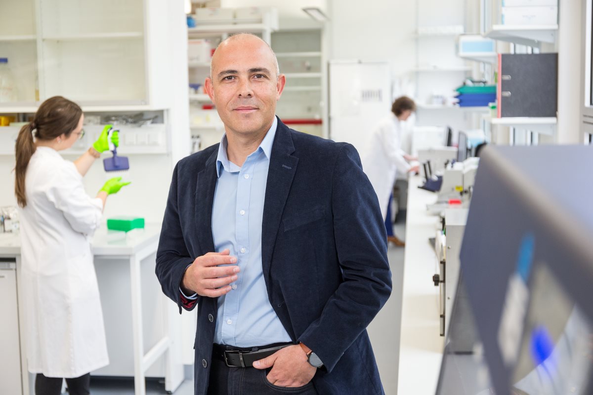 פרופ' אלון חן, צילום: max planck