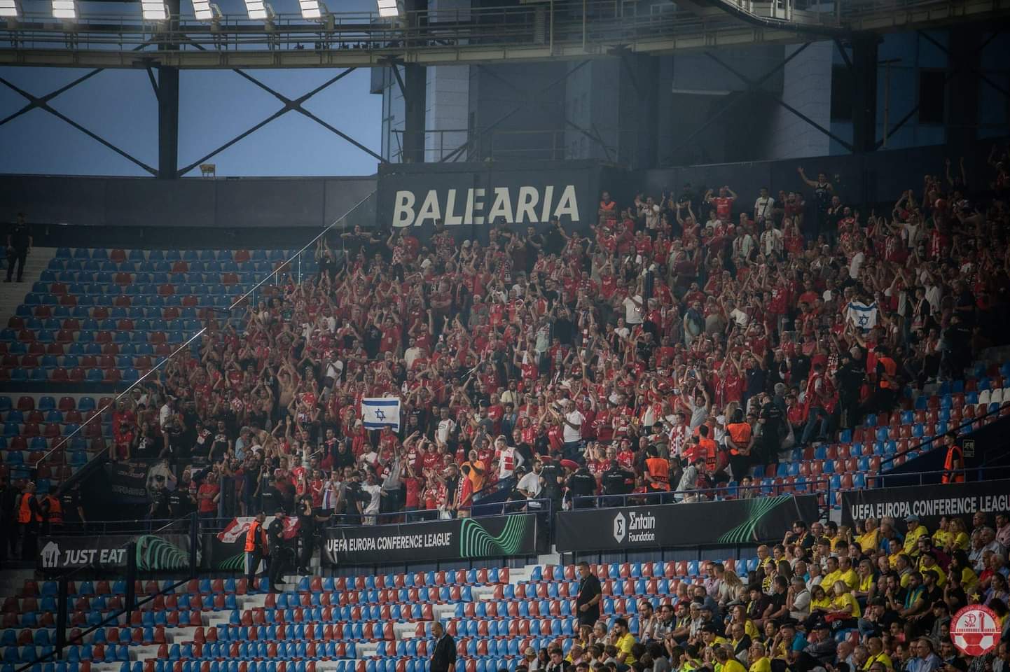 כ-2,000 אוהדים ליוו את הקבוצה. קרדיט - הפועל "ויקטורי" באר שבע