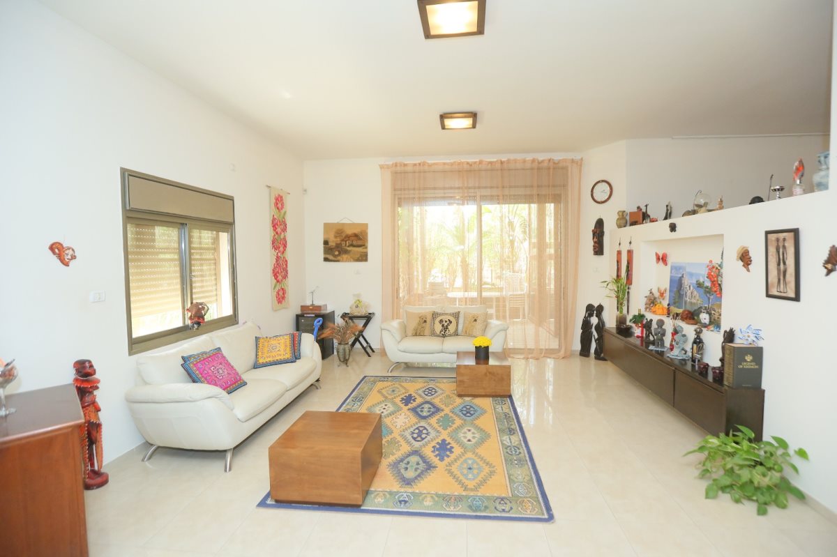 רחוב חרצית בעומר. קרדיט - חן אבואלגיז