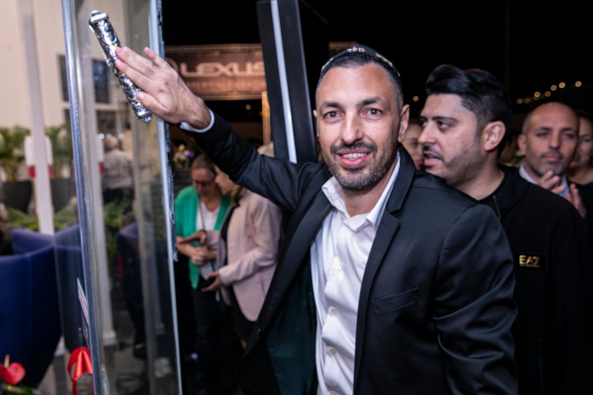 השקת אולם תצוגה של לקסוס בבאר שבע בוגמן וקביעת המזוזה. קרדיט - לנס הפקות 89