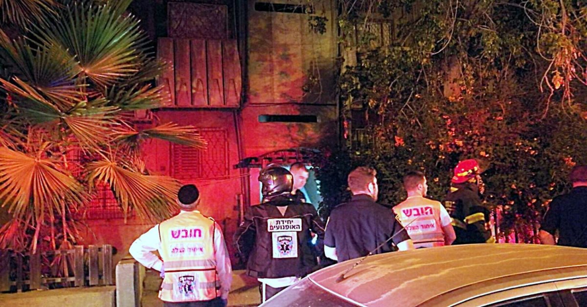 הצתה שגרמה לשמונה נפגעים בהם חמישה ילדים. צילום דוברות איחוד הצלה.