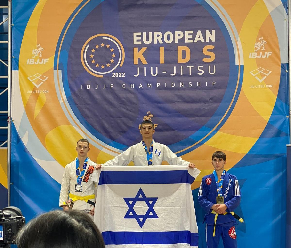 אורי ביטון על הפודיום. קרדיט - צילום פרטי